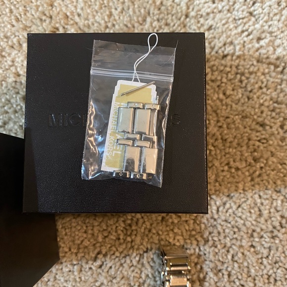 Michael Kors Womens Watch MK6373 - Picture 2 of 5